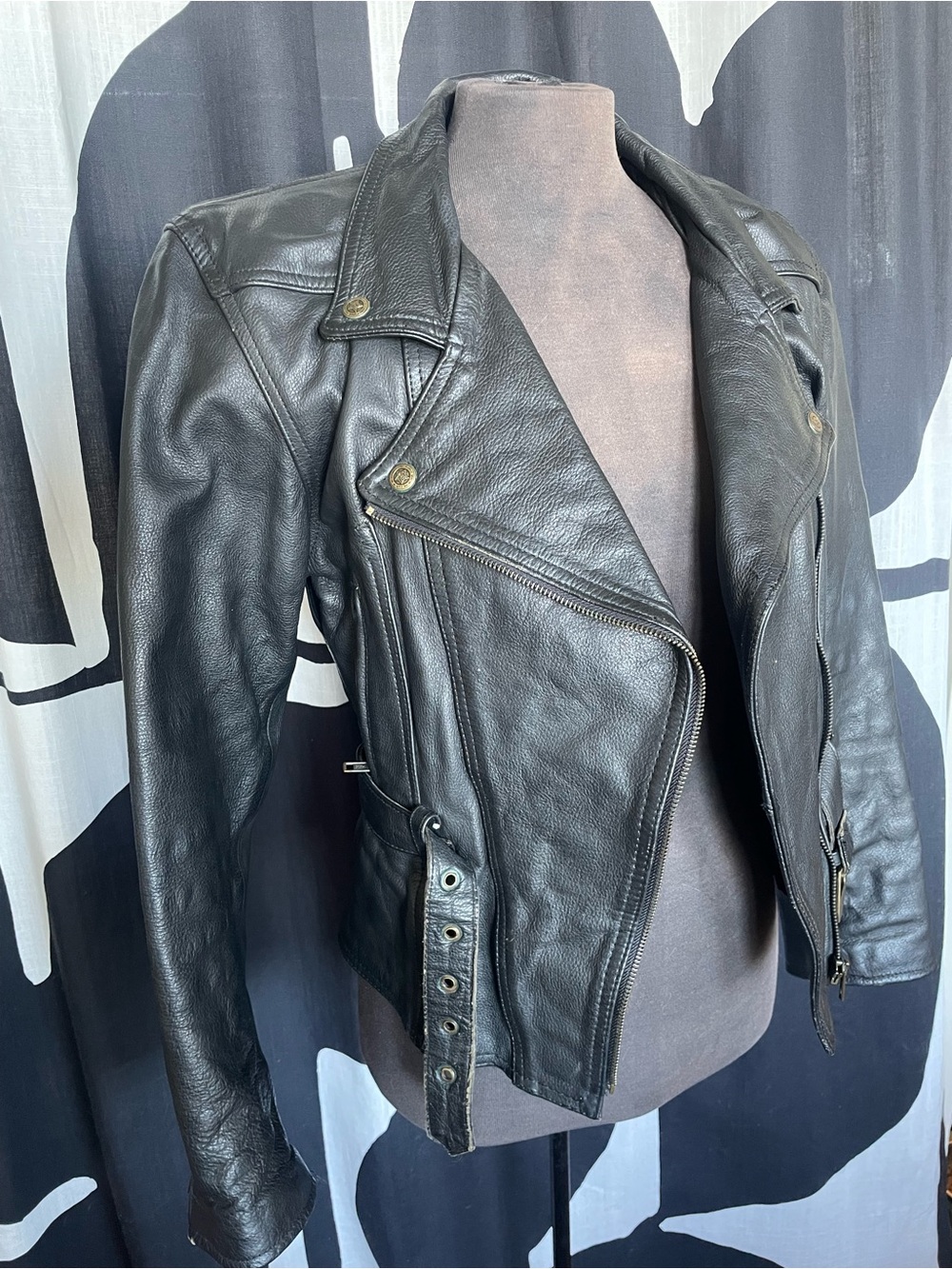 Classic 80s Black Vintage Leather Biker Jacket - Women - medium